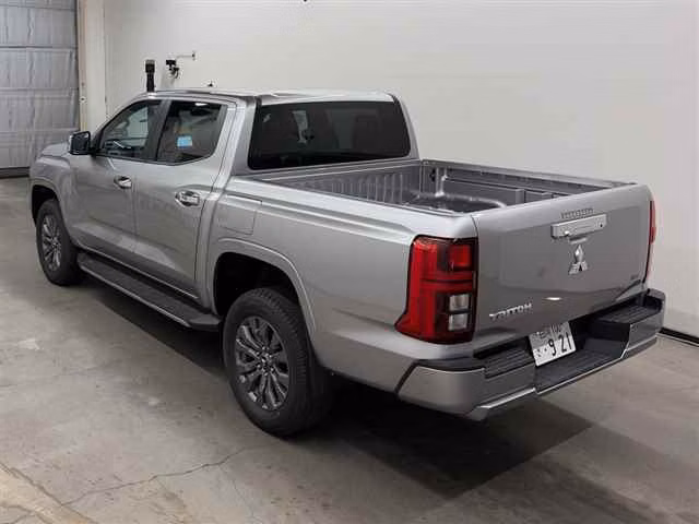 MITSUBISHI TRITON