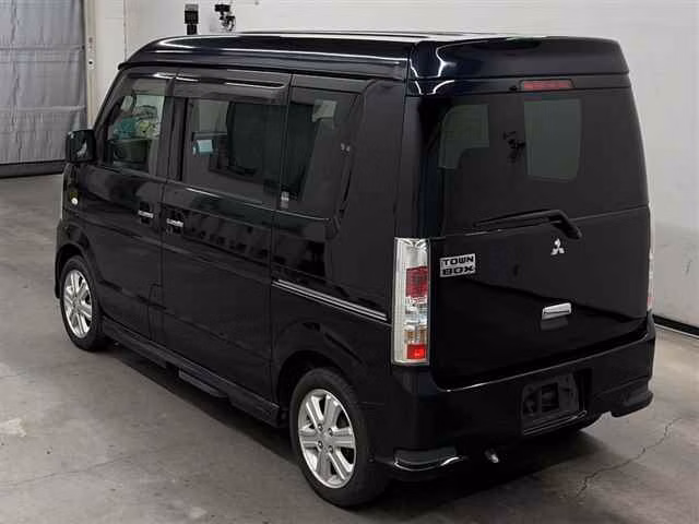 MITSUBISHI TOWN BOX
