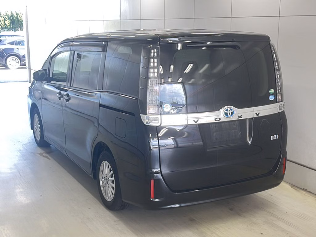 TOYOTA VOXY