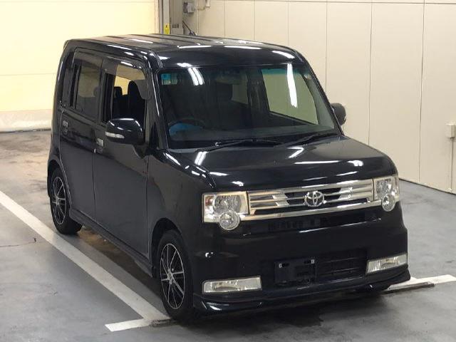 TOYOTA PIXIS SPACE