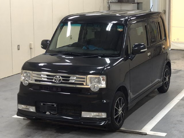 TOYOTA PIXIS SPACE