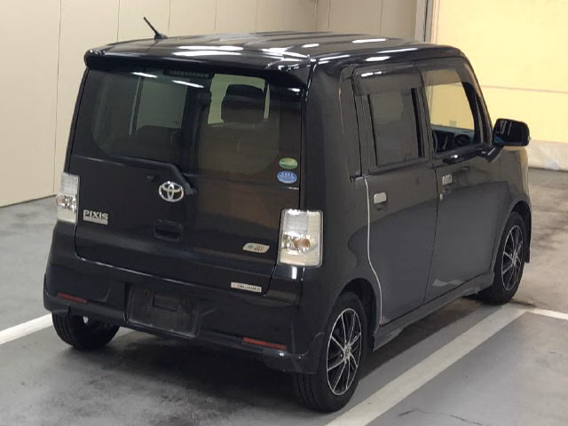 TOYOTA PIXIS SPACE