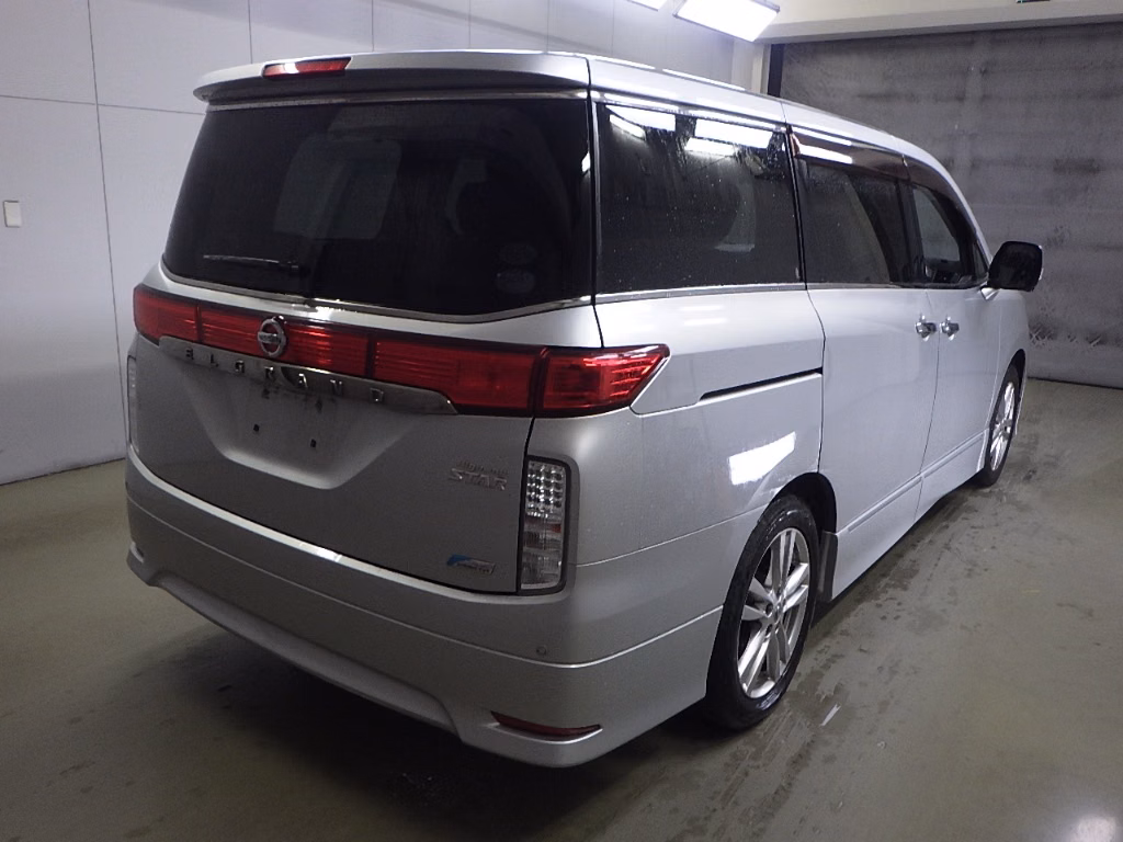 NISSAN ELGRAND