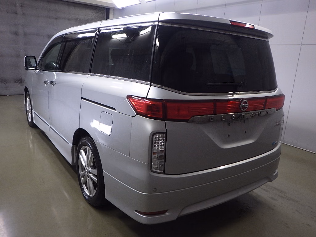 NISSAN ELGRAND