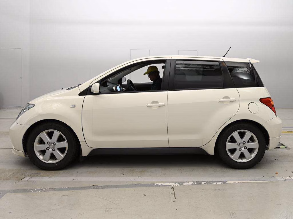 TOYOTA IST
