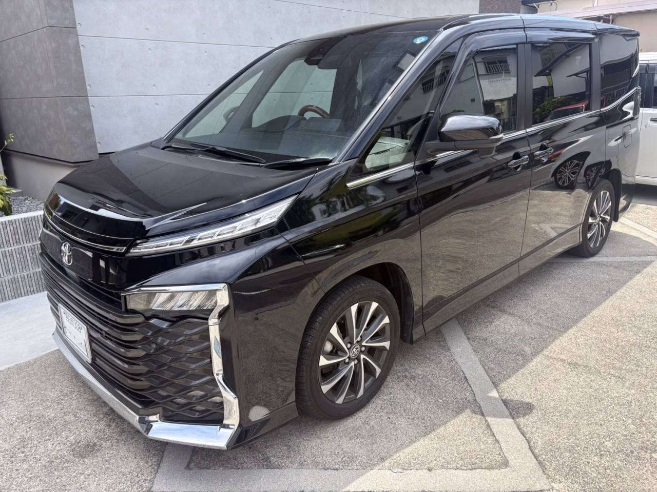 TOYOTA VOXY