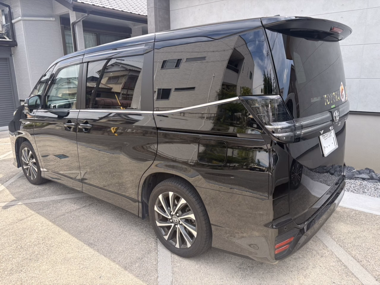 TOYOTA VOXY