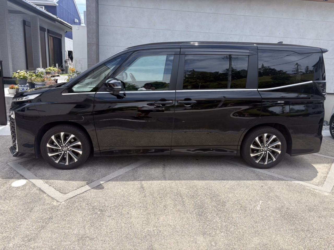 TOYOTA VOXY