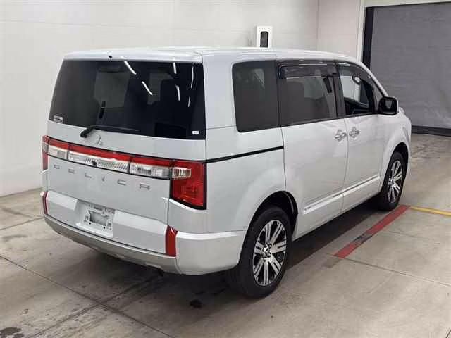 MITSUBISHI DELICA D:5