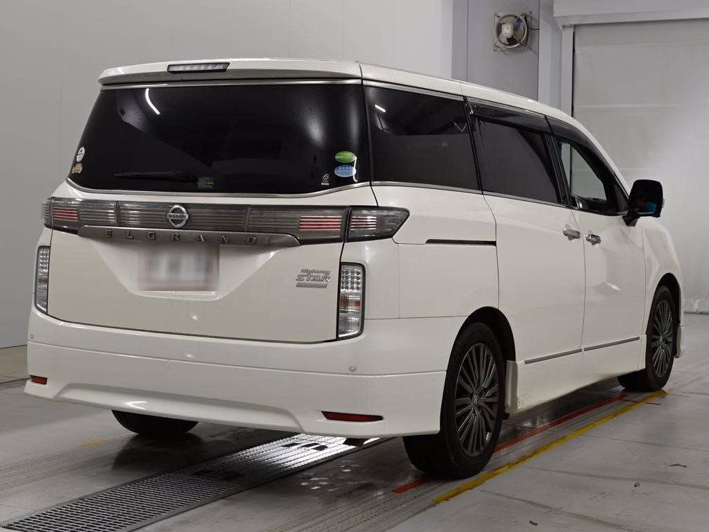 NISSAN ELGRAND