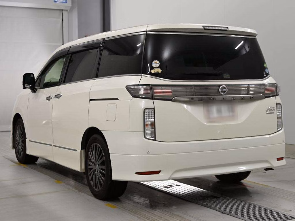 NISSAN ELGRAND