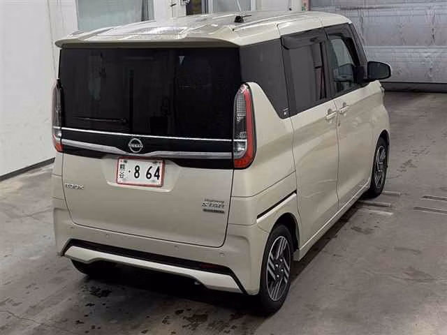 NISSAN ROOX