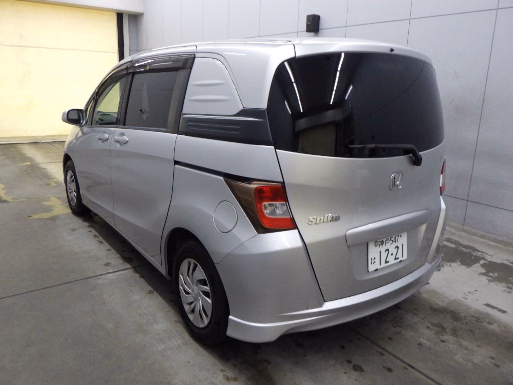 HONDA FREED SPIKE