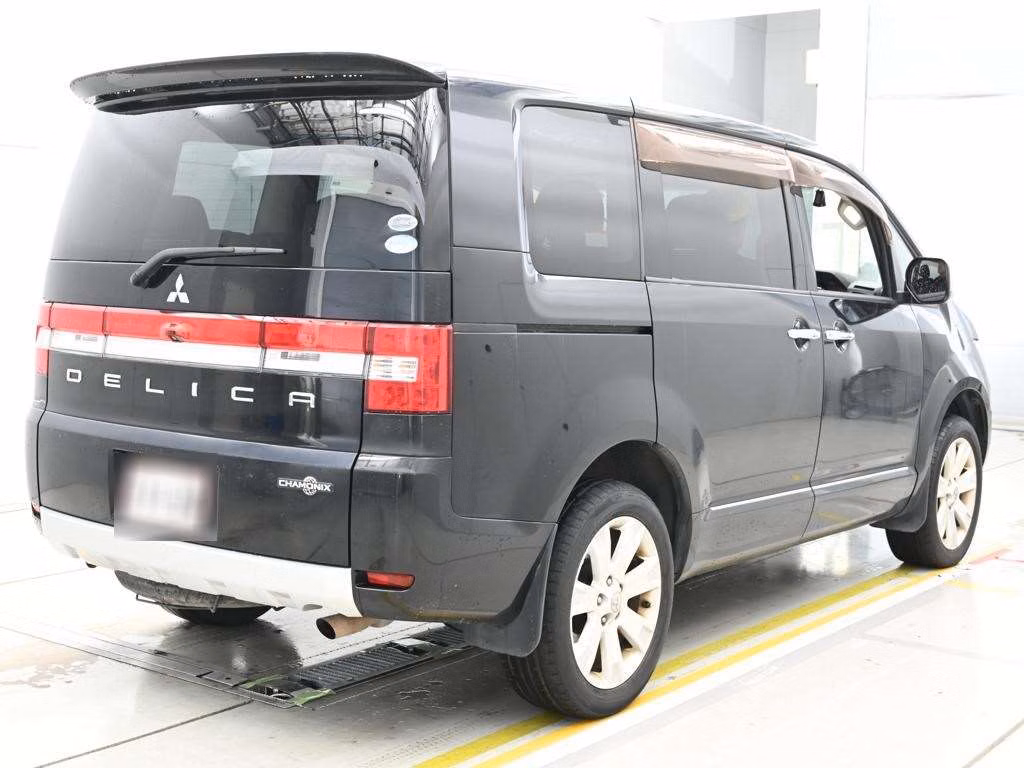 MITSUBISHI DELICA D:5