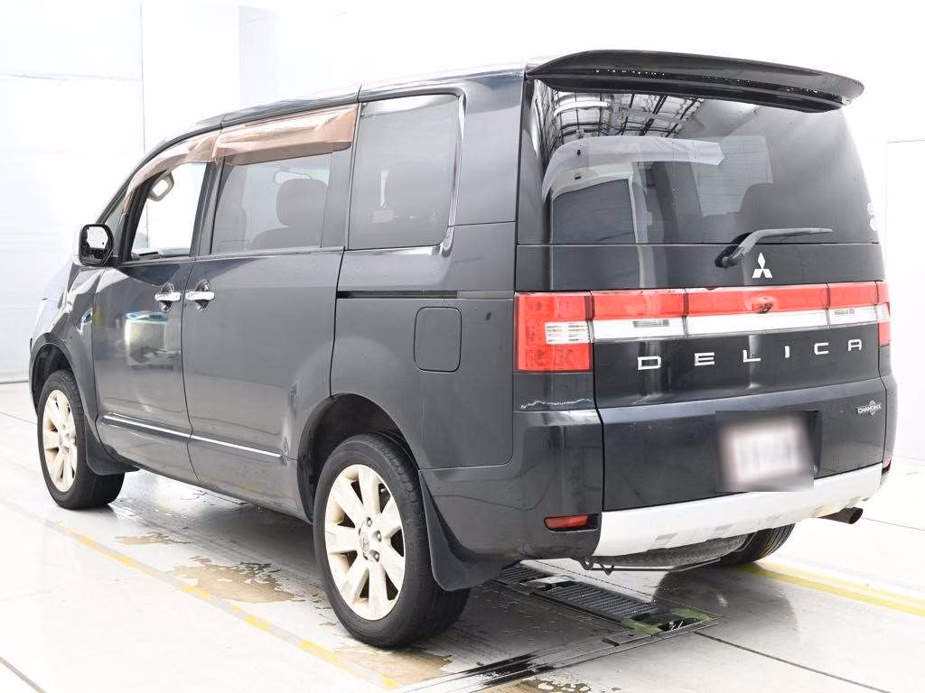 MITSUBISHI DELICA D:5