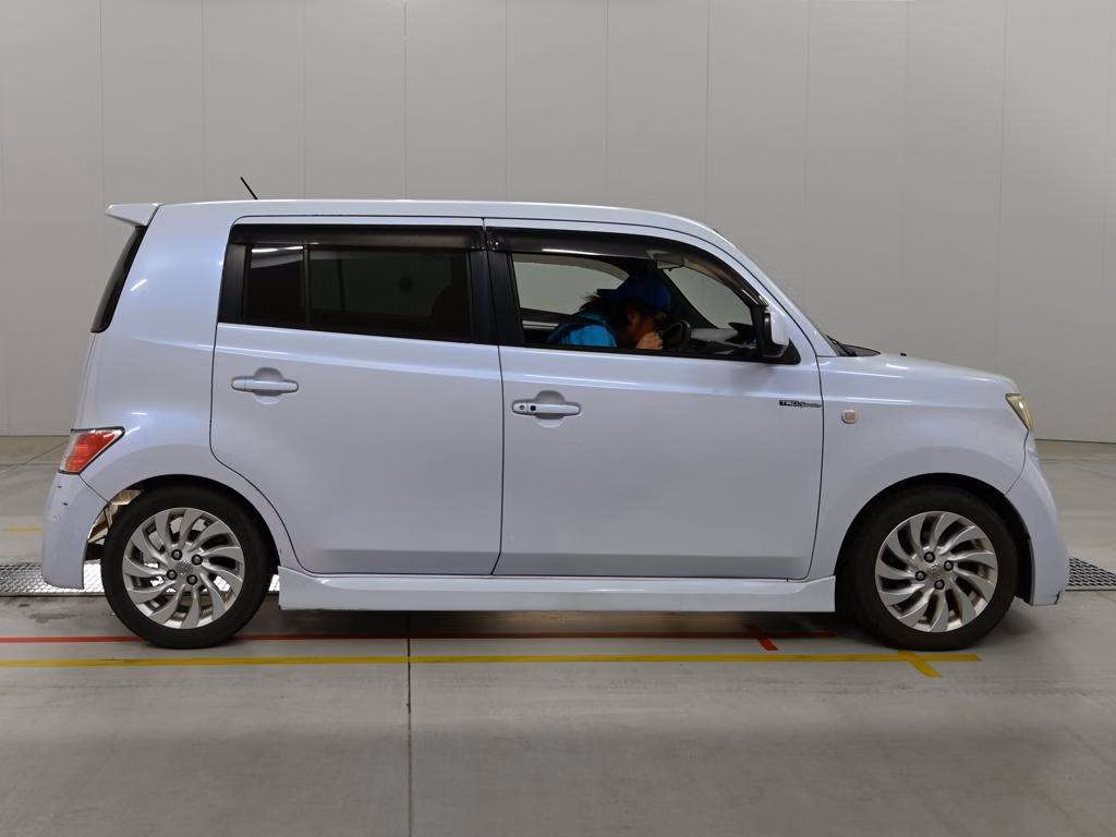 TOYOTA BB