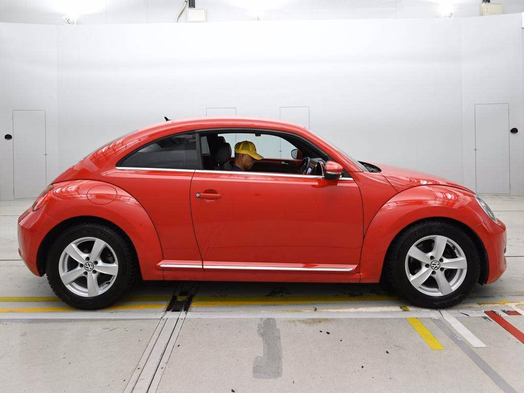 VOLKSWAGEN BEETLE