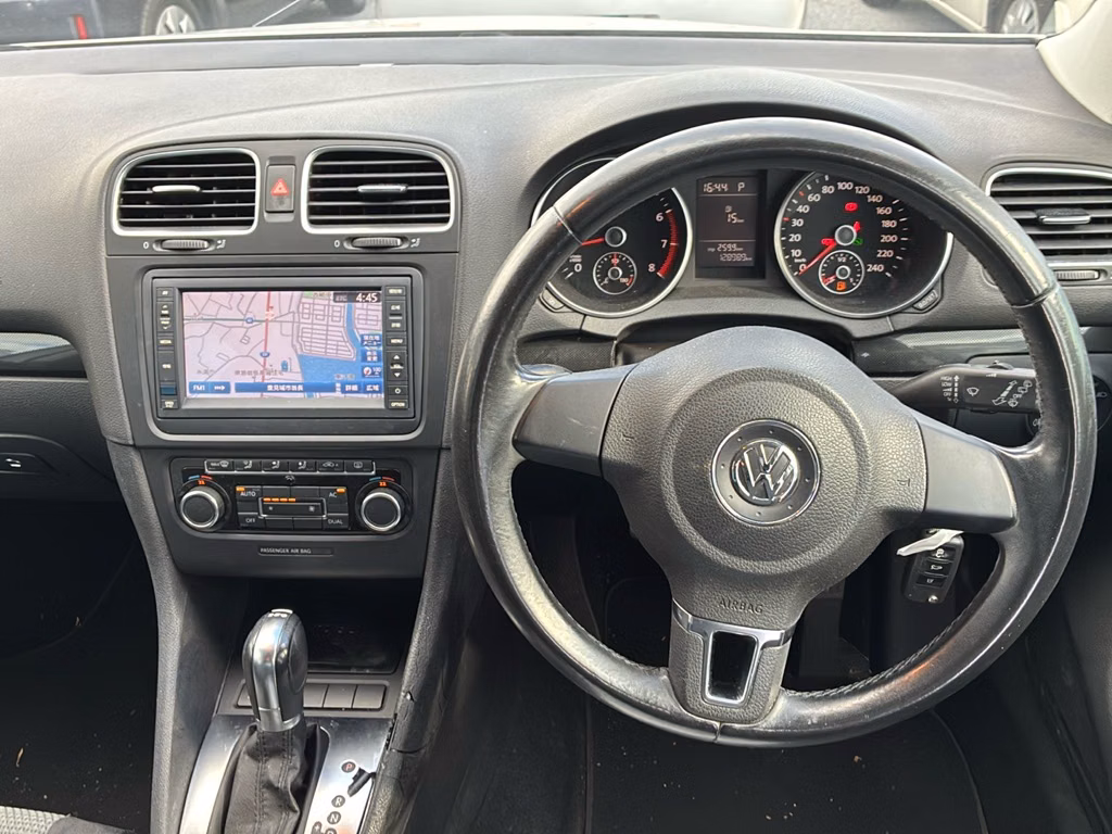 VOLKSWAGEN GOLF