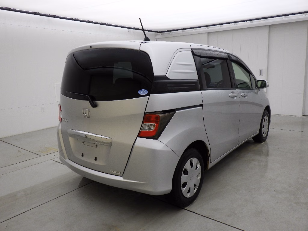 HONDA FREED SPIKE