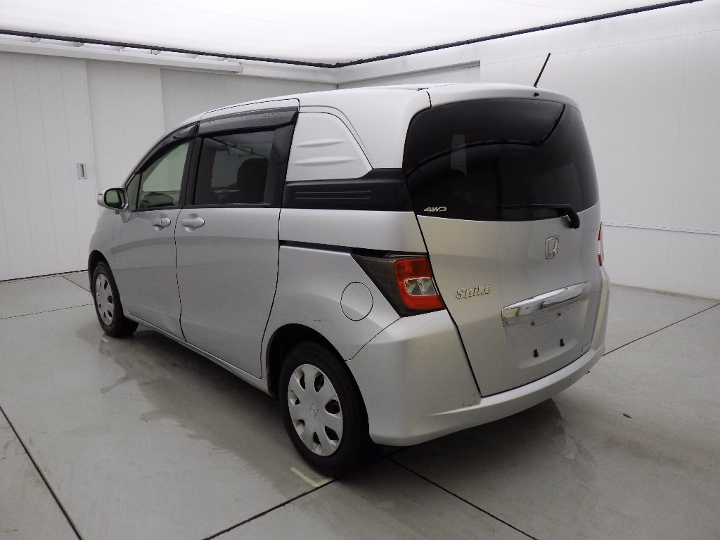 HONDA FREED SPIKE