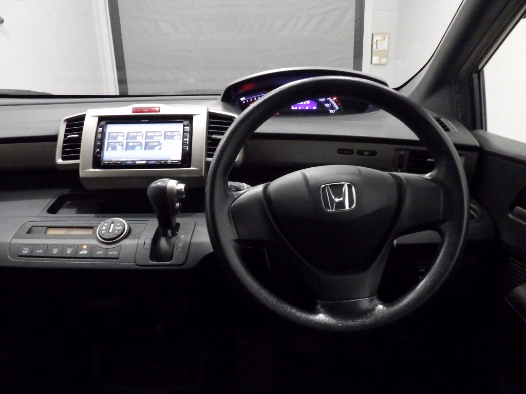 HONDA FREED SPIKE