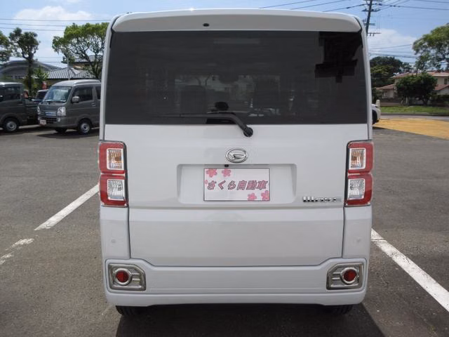 DAIHATSU WAKE