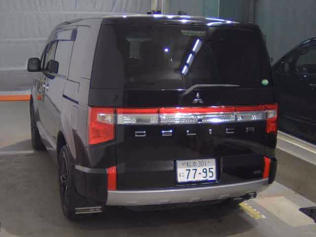 MITSUBISHI DELICA D:5