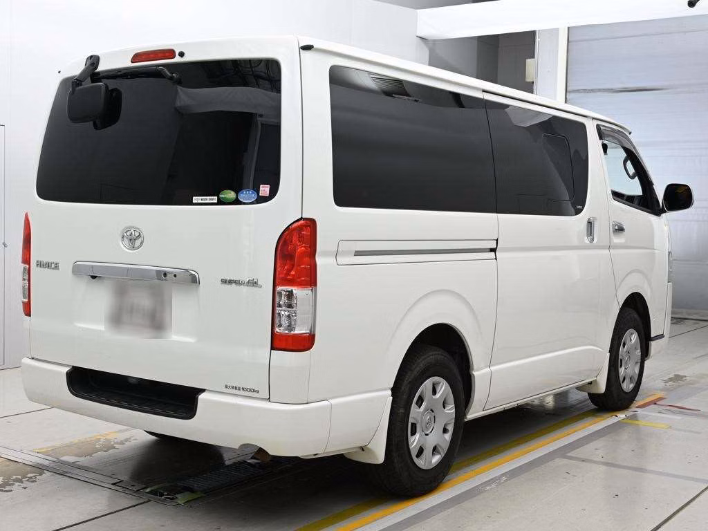 TOYOTA REGIUS ACE