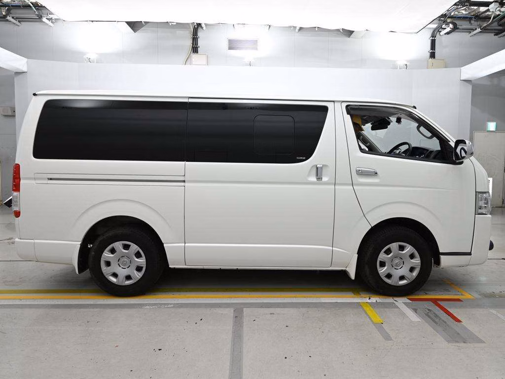 TOYOTA REGIUS ACE