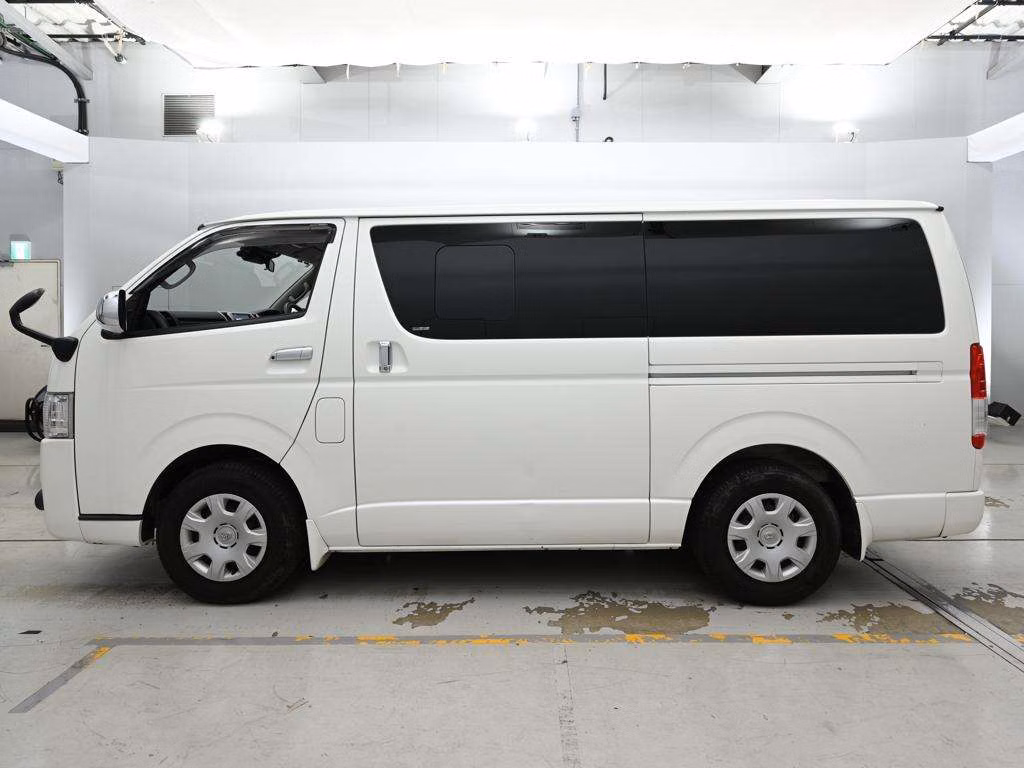 TOYOTA REGIUS ACE