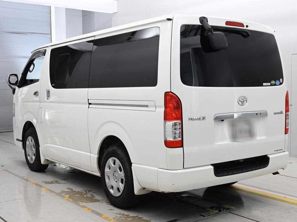 TOYOTA REGIUS ACE