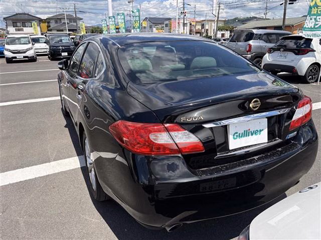 NISSAN FUGA