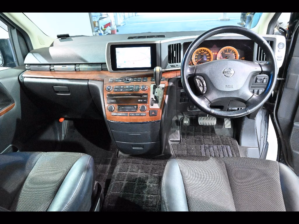 NISSAN ELGRAND