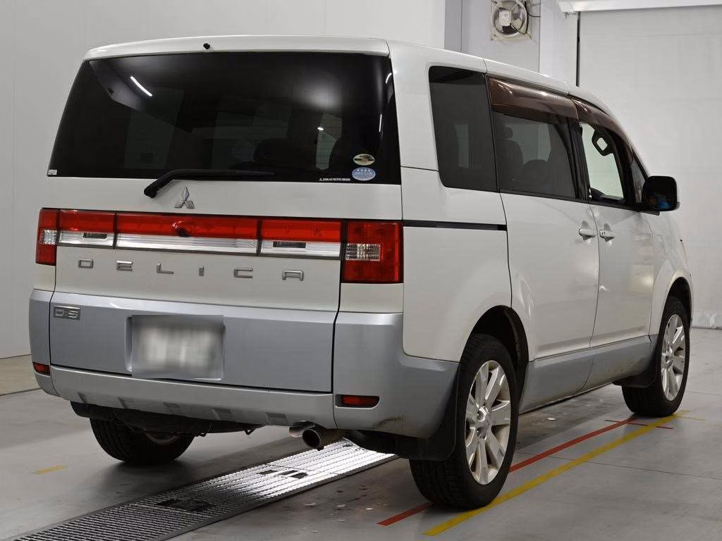 MITSUBISHI DELICA D:5