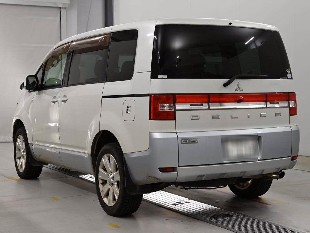 MITSUBISHI DELICA D:5
