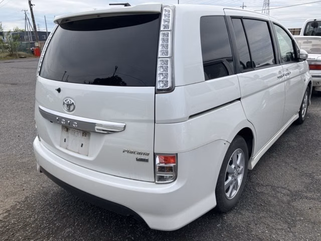 TOYOTA ISIS