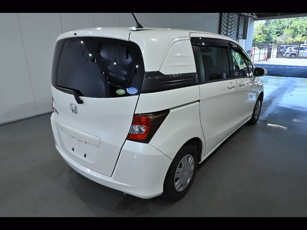 HONDA FREED SPIKE