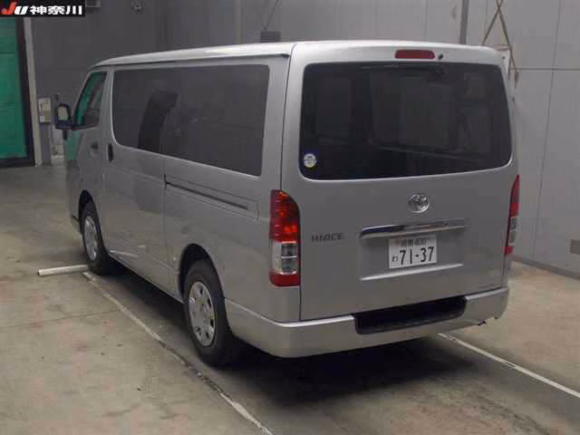 TOYOTA REGIUS ACE