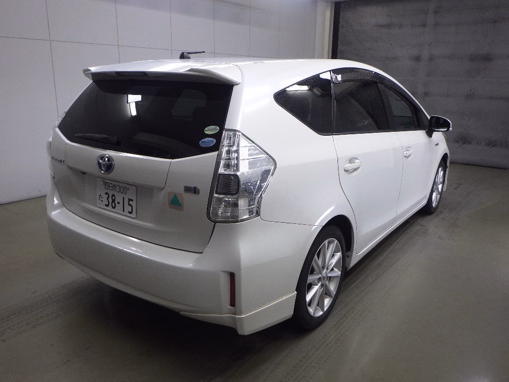 TOYOTA PRIUS ALPHA