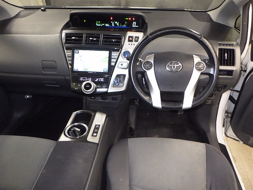 TOYOTA PRIUS ALPHA