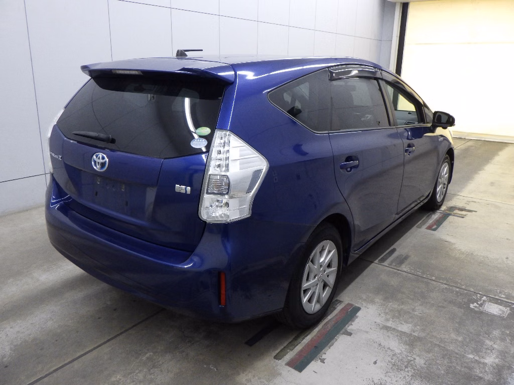 TOYOTA PRIUS ALPHA