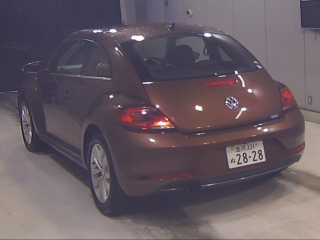 VOLKSWAGEN BEETLE
