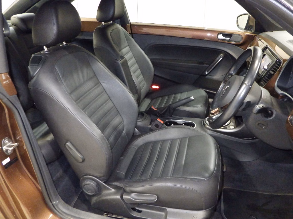 VOLKSWAGEN BEETLE