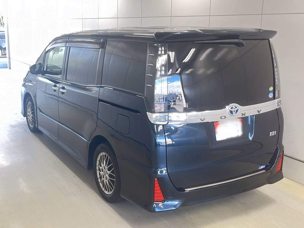 TOYOTA VOXY