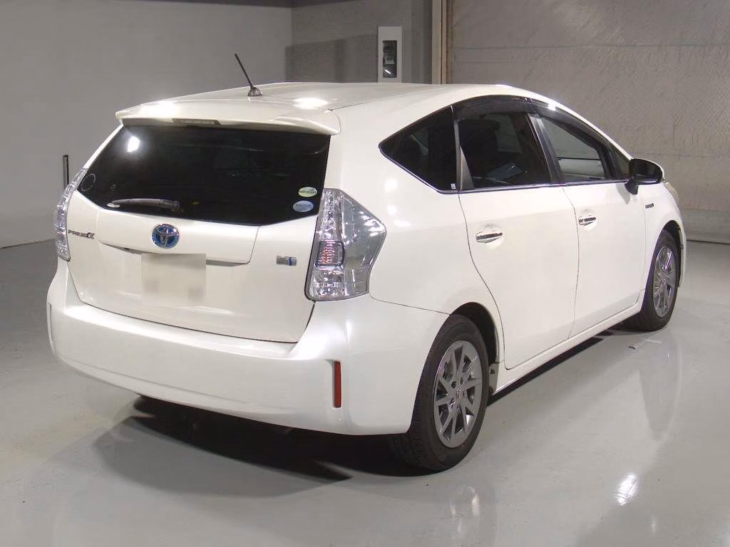 TOYOTA PRIUS ALPHA