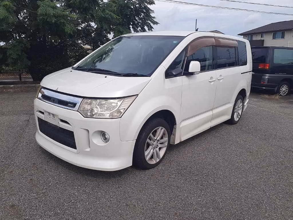 MITSUBISHI DELICA D:5