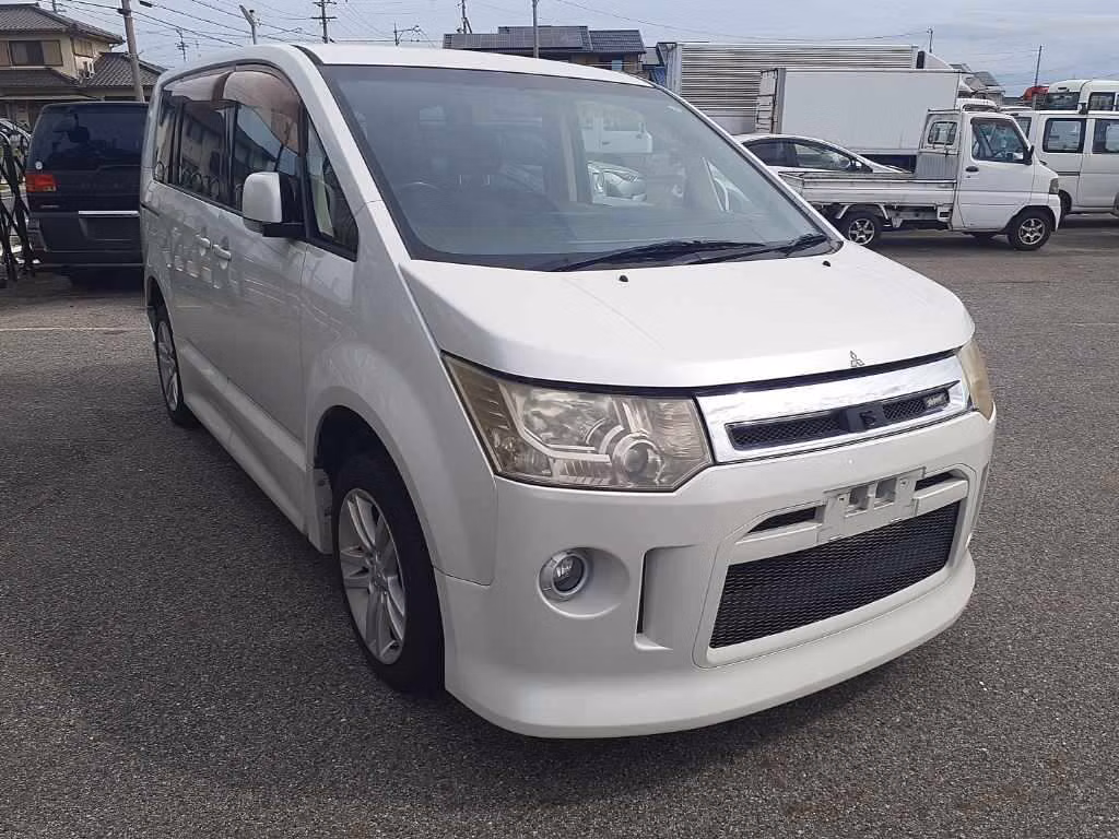 MITSUBISHI DELICA D:5