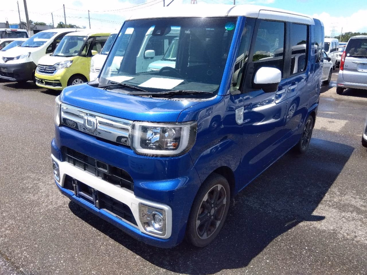 DAIHATSU WAKE