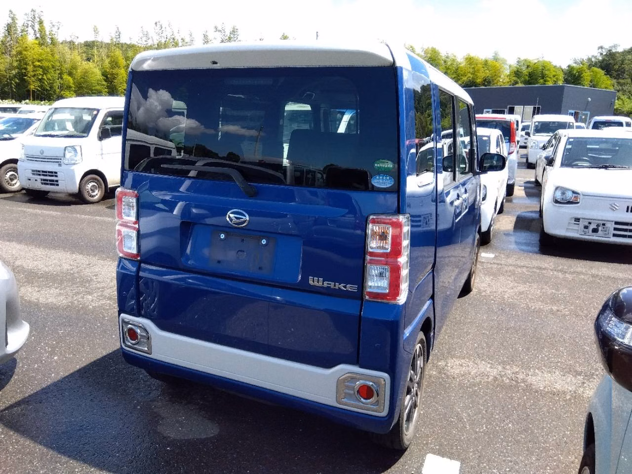 DAIHATSU WAKE