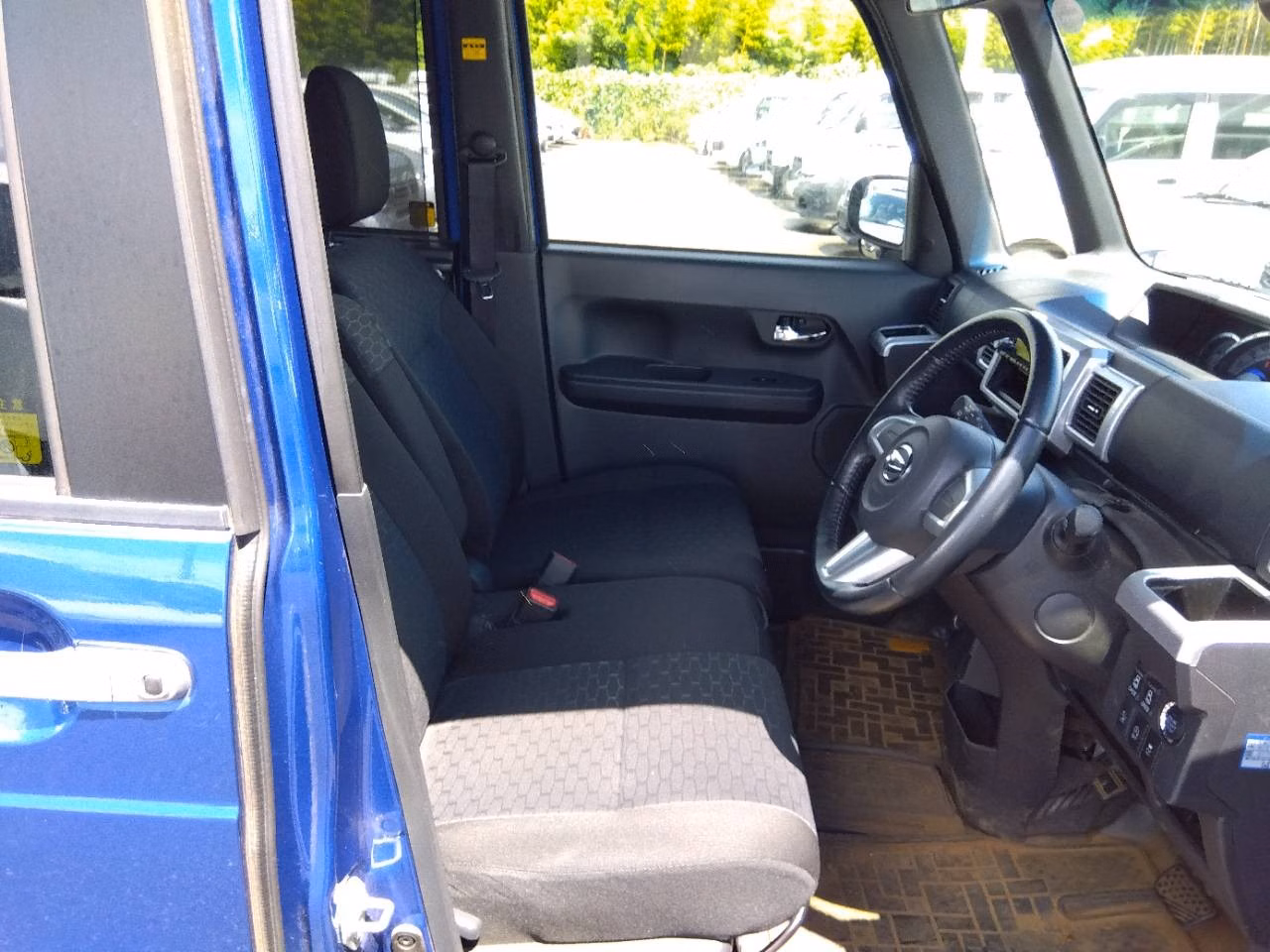 DAIHATSU WAKE